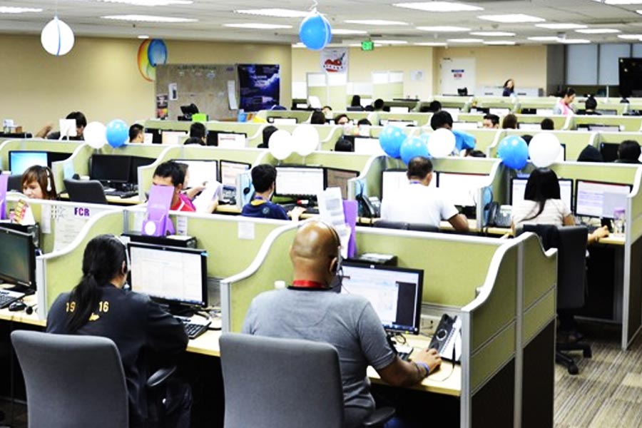 প্রমোদ-খুনে মূল অভিযুক্তের নাম প্রবীণ চৌগুলে। স্থানীয় একটি কল সেন্টারে কাজ করতেন তিনি। ঘটনার পর তাঁকে এবং আরও চার জনকে গ্রেফতার করে পুলিশ। অভিযোগ, তাঁরা সকলে মিলে যুবককে পরিকল্পনা মাফিক খুন করেছেন।