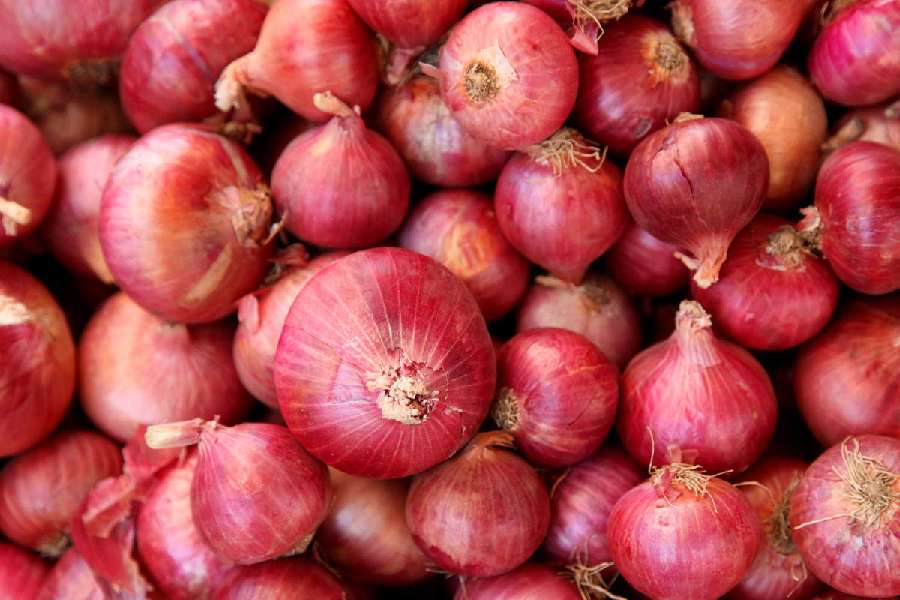 পেঁয়াজের রসের প্রভাবে কমে গিয়েছে কোলেস্টেরলের মাত্রাও। 