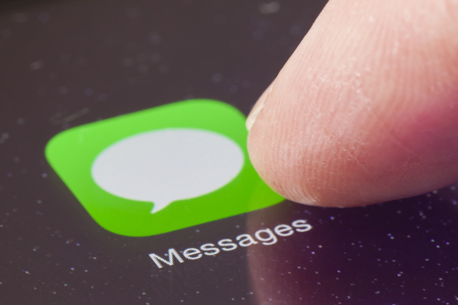 পুলিশকে তিনি জানান, তাঁর ছেলে কোনও দিন তাঁকে ‘আয়ি’ বলে ডাকেইনি। মা বলেই ডেকেছে বরাবর। তাই ওই ডাক শুনে খটকা লেগেছিল মায়ের মনে।