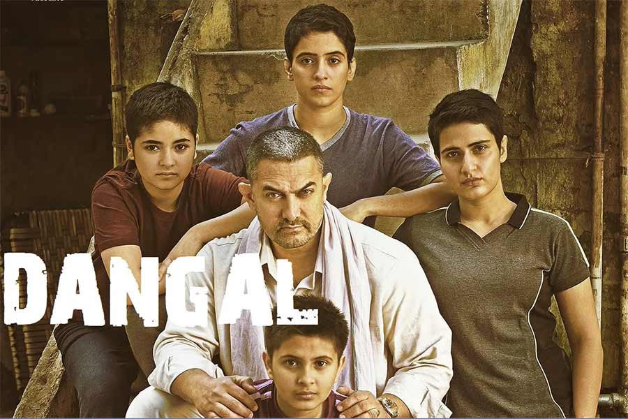 ২০১৬ সালের আমির খানের ব্লকবাস্টার সিনেমা ‘দঙ্গল’-এ অভিষেকেই হইটই ফেলে দিয়েছিলেন জ়াইরা ওয়াসিম। ওই ছবির দৌলতে পেয়েছিলেন জাতীয় পুরস্কার-সহ বহু অ্যাওয়ার্ড। তার পরের তিন বছরে মোটে দু’টি ছবিতে অভিনয় করেন তিনি। ‘সিক্রেট সুপারস্টার’ এবং ‘দ্য স্কাই ইজ় পিঙ্ক’।