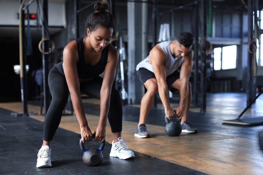 Fitnes modellarining jozibali kotlari