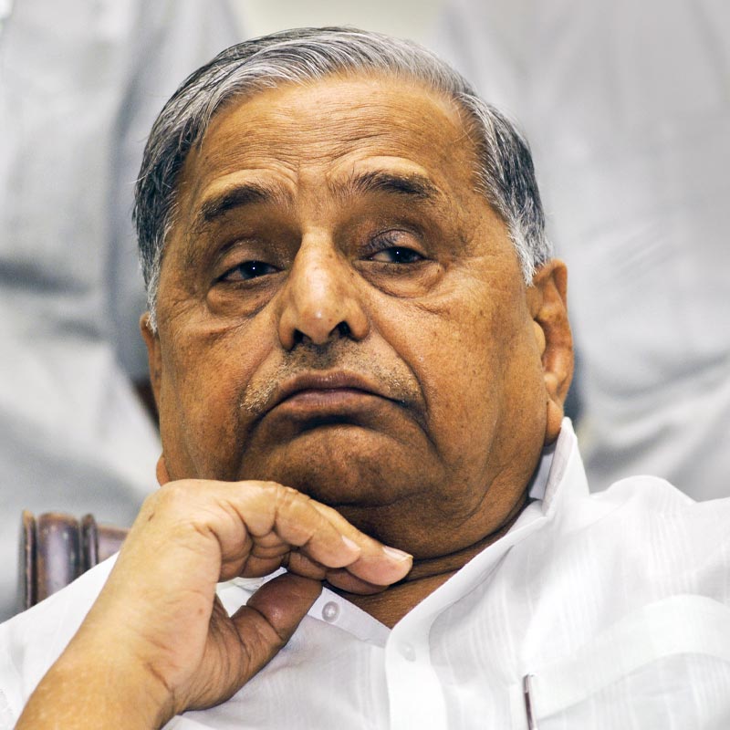 চলতি বছরের জুলাই মাসে গুরুগ্রামের যে হাসপাতালে প্রয়াত হন সাধনা, সেই মেদান্ত হাসপাতালেই শেষ নিশ্বাস ত্যাগ করেছেন জাতীয় রাজনীতির দ্বিতীয় ‘নেতাজি’। 