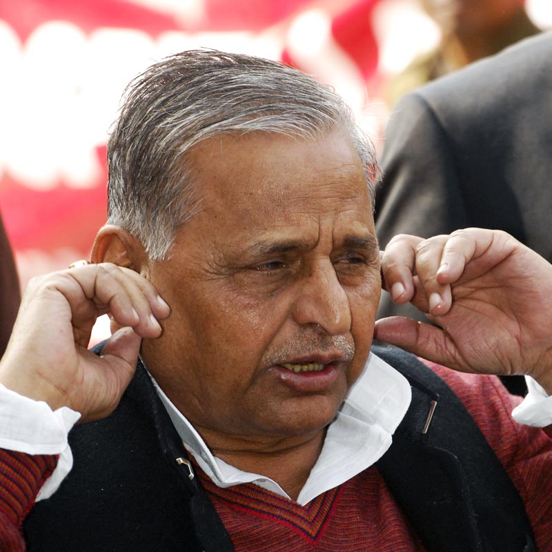 মুলায়মের সম্পত্তির পরিমাণও নেহাত কম নয়। ২০১৯ সালে লোকসভা নির্বাচনের সময় জমা দেওয়া হলফনামায় জানা গিয়েছিল, ১৫ কোটি টাকারও বেশি সম্পত্তি রয়েছে তাঁর।