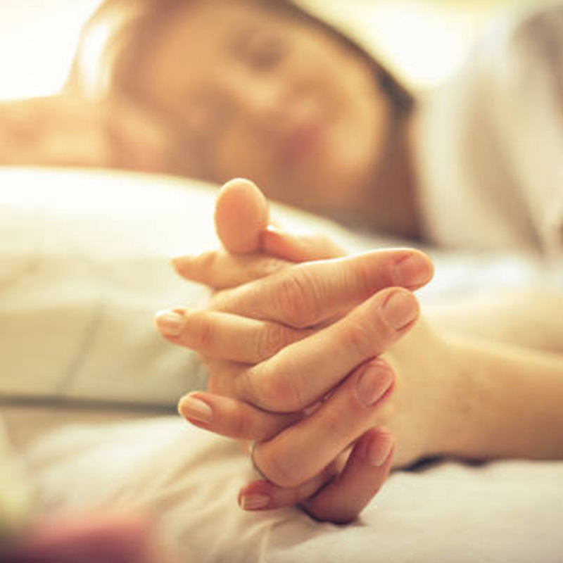 স্ত্রীর অনুপস্থিতিতে নাহিদের সঙ্গে একাধিক মহিলার সম্পর্ক গড়ে ওঠে বলে অভিযোগ। দীপক জানতে পারেন, তাঁর প্রেমিকার সঙ্গেও সম্পর্ক রয়েছে নাহিদের।