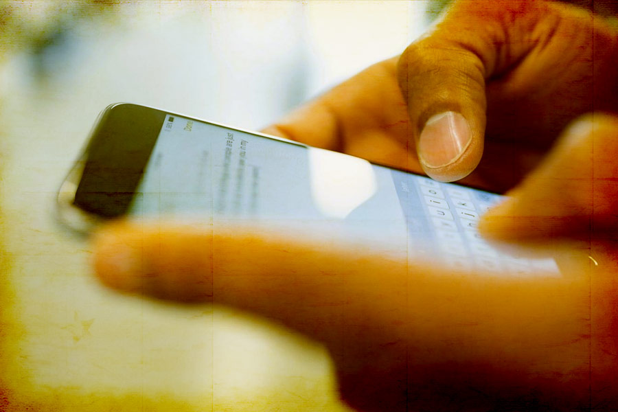 পাশাপাশি এই প্রশ্নও উঠে আসছে যে, অয়নের কাছে থাকা ফোন কোথায়?