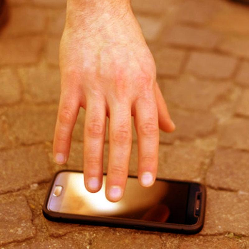 খুনের পর নাহিদের গলার সোনার চেন এবং মোবাইল ফোন নিয়ে পালিয়ে গিয়েছিলেন দীপক। পরে সেগুলি একটি খাল থেকে উদ্ধার করা হয়।