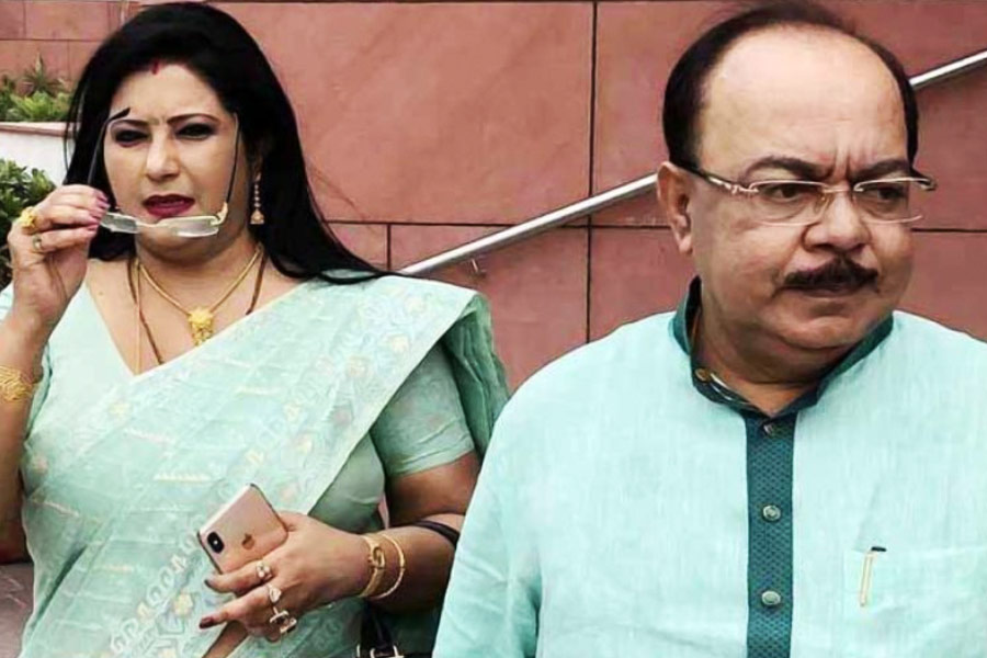 ২০১৯ সালে লোকসভা ভোটের পর ১৪ অগস্ট দিল্লিতে গিয়ে শোভন এবং তাঁর বান্ধবী বৈশাখী বিজেপিতে যোগ দেন। যদিও সেই যোগদান নিয়ে গোড়া থেকেই শুরু হয় বিতর্ক।