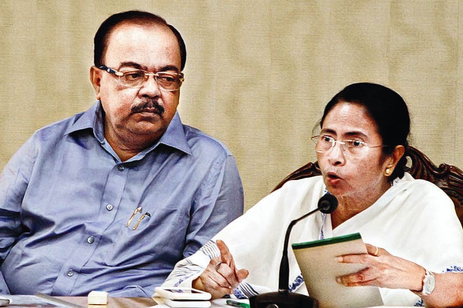 শোভনের রাজনৈতিক দক্ষতা নিয়ে তৃণমূলের অন্দরে দ্বিমত ছিল না কখনও। বরং প্রশংসাই শোনা যেত। শোভন একজন দক্ষ প্রশাসক, তাঁকে কিছু বলা হলেই তিনি দ্রুত গতিতে তা করে দেন, সবাইকে নিয়ে চলতে জানেন— এমন নানা কথাই শোনা যেত তাঁর সহকর্মী এমনকি তৃণমূলনেত্রীর মুখেও। 