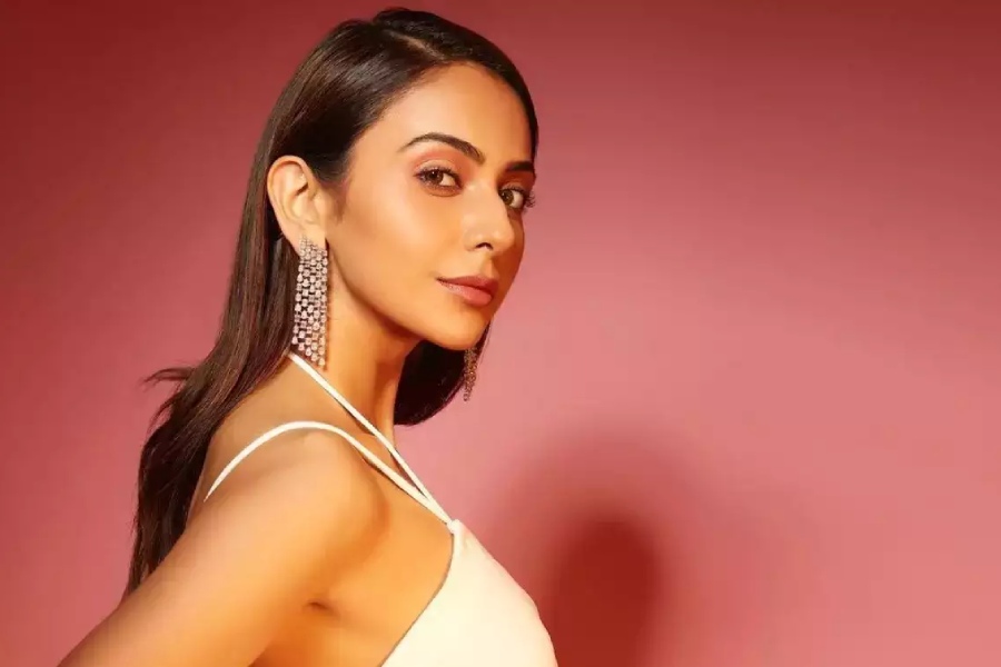 অনুরাগীরা জানতে চান তাঁদের প্রিয় নায়িকা কী ভাবে সব সময় এত ফিট থাকেন।