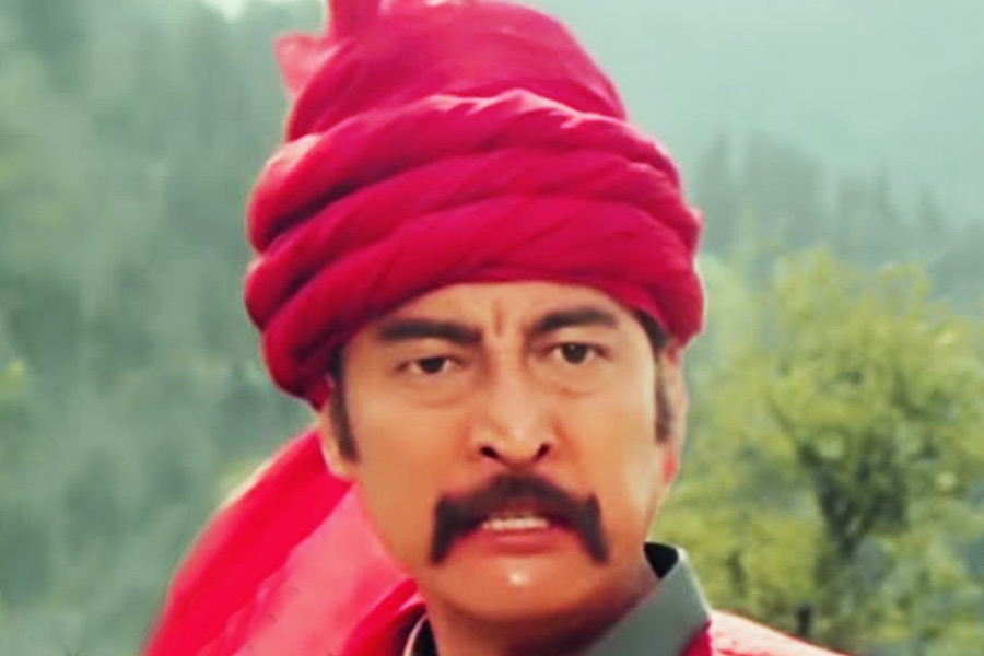 কিন্তু ড্যানি বেশি দিন চুপ করে থাকতে পারলেন না। সলমনের কাছে তিনি রোজ দেরি করে আসার জন্য বিরক্তি প্রকাশ করেন। সলমন তাঁকেও পাল্টা জবাব দেন।