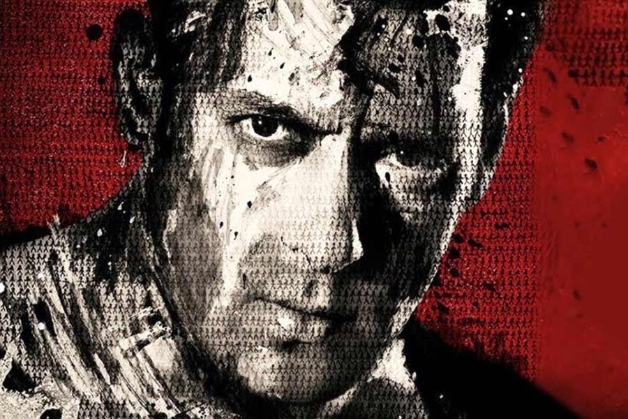 কিন্তু সমস্যা দেখা দেয় খলনায়কের খোঁজ করতে গিয়ে। পরিচালক এমন এক অভিনেতার খোঁজ করছিলেন যিনি সলমনের সঙ্গে টক্কর দিতে পারবেন।