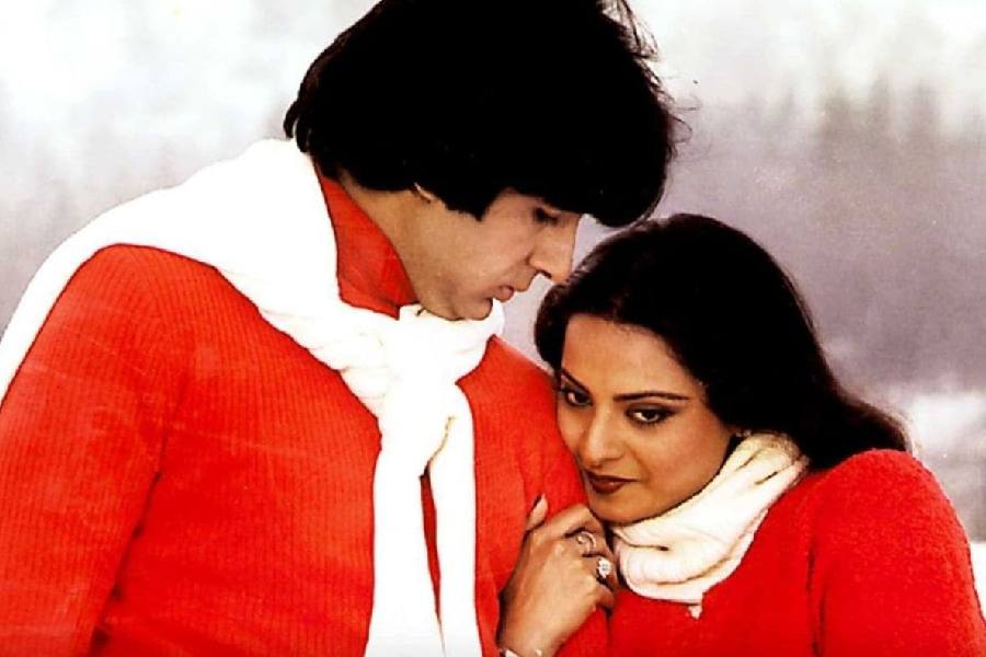 ১৯৭৮ সালের পর ১৯৮১ সালে যশ চোপড়া তিনজনকে নিয়ে তৈরি করেন ‘সিলসিলা’। তার আগে পর্যন্ত এক অদ্ভুত শীতল সম্পর্ক তৈরি হয়েছিল তিনজনের মধ্যে।