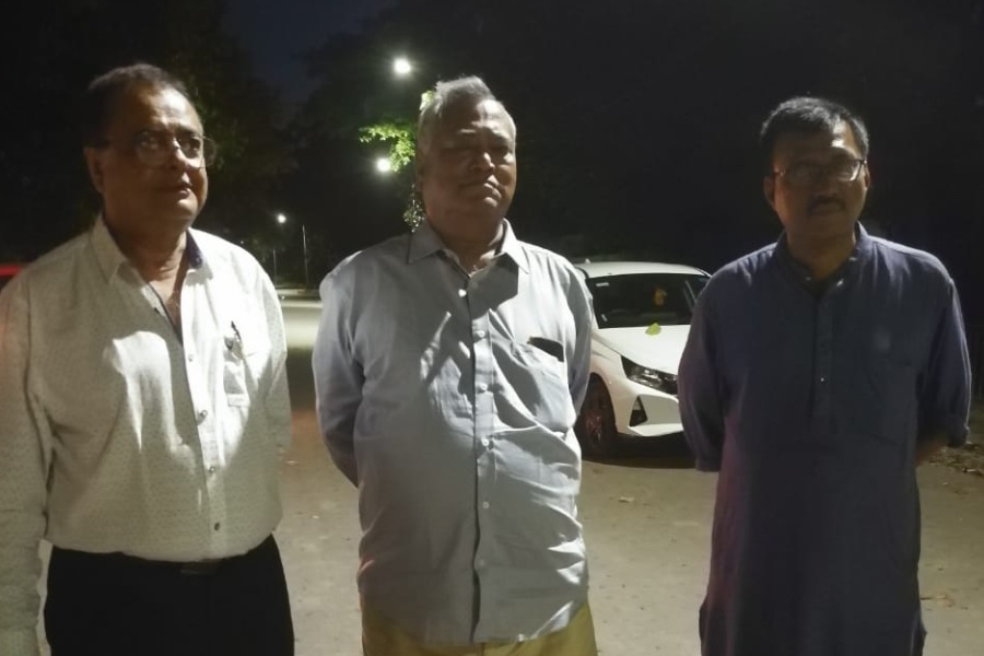 বৈঠকের পরে বিরোধী গোষ্ঠীর তিন কর্তা সুবীর গঙ্গোপাধ্যায়, গৌতম দাশগুপ্ত, বিশ্বরূপ দে।