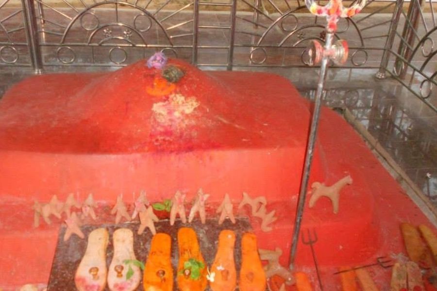 অনেকের মতে, নবদ্বীপের প্রসিদ্ধ তান্ত্রিক কৃষ্ণানন্দ আগমবাগীশই বাংলায় কালীমূর্তি ও কালীপূজার প্রবর্তন করেন।