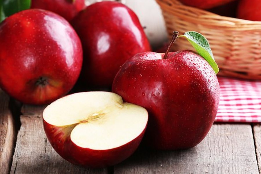 মাঝারি মাপের একটি আপেল থেকে ১১৬ ক্যালোরি ও ৪.৪ গ্রাম ফাইবার পাওয়া যায়।