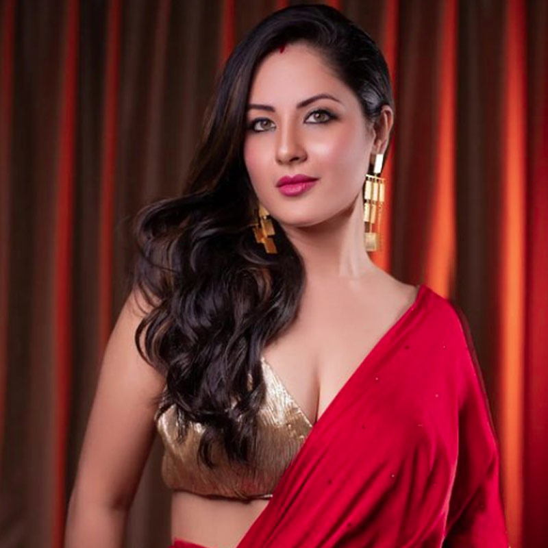 কানাঘুষো শোনা যাচ্ছিল, অভিনেত্রী অন্তঃসত্ত্বা। সেই বছরের অক্টোবর মাসেই পূজার মা হওয়ার সুখবর প্রকাশ্যে আসে।