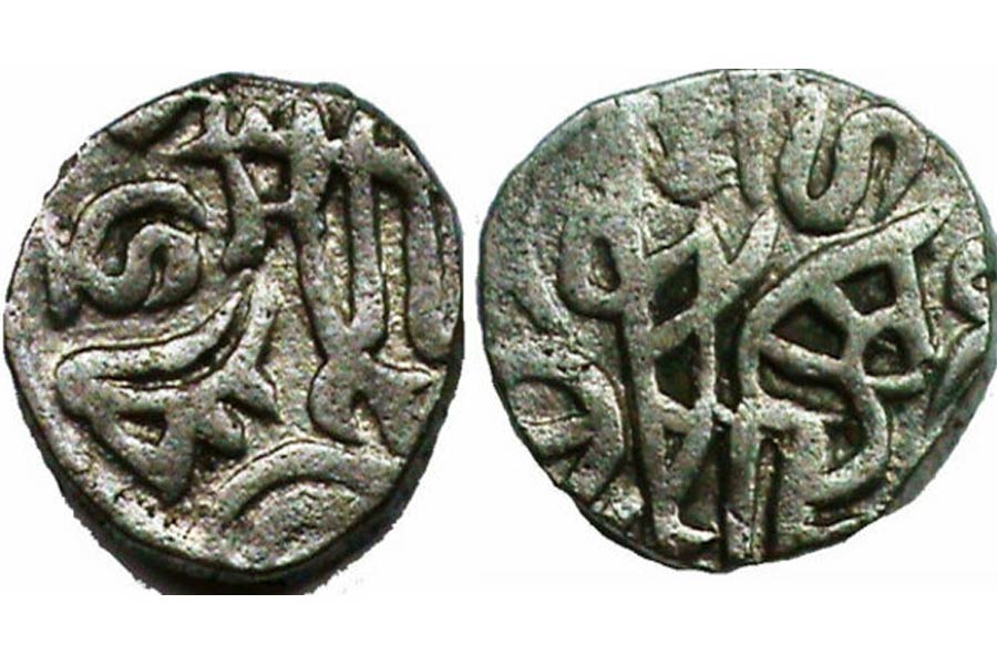 সেই সময় বাজারে সোনা, রুপো এবং তামার তৈরি বিভিন্ন মুদ্রার চল ছিল। সুলতান ইলতুৎমিসের আমলে ‘তঙ্কা’ (রৌপ্যমুদ্রা) এবং ‘জিতল’ (তামার তৈরি মুদ্রা) — এই দুই ধরনের মুদ্রার ব্যবহার শুরু হয়।