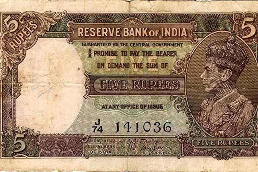 ওই বছরের ফেব্রুয়ারি মাসে ১০ টাকার নোট, মার্চ মাসে ১০০ টাকা এবং জুন মাসে ১০ হাজার টাকার নোট ছাপা হয়। এই নোটগুলিতে রিজার্ভ ব্যাঙ্কের দ্বিতীয় গভর্নর স্যর জেমস টেলরের সই ব্যবহার করা হয়।