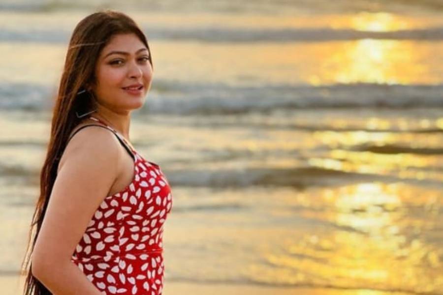 রুকমা রায়-  রুকমার অন্যতম পছন্দের বেড়ানোর গন্তব্য গোয়া। সময় পেলে ছুটিতে পাড়ি দেন সেখানেই। এ বারেও তার ব্যতিক্রম হয়নি। 