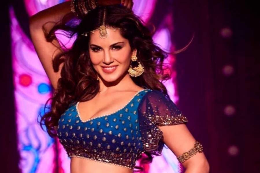 শুধু যে আসবেন তাই নয়, এই প্রথম কলকাতায় করবেন নাচের অনুষ্ঠান। জেনে নিন কোথায় কবে দেখা যাবে তাঁর মোহময়ী অবতার। 