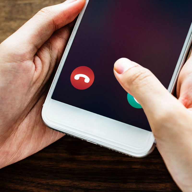 মারিয়া তাঁর প্রেমিককে জানান, নীরজ কিছু ক্ষণের জন্য তাঁর বাড়িতে এসেছেন। কোনও ভাবেই যেন নীরজ তাঁর বাড়িতে রাত না কাটান, সে বিষয়ে ফোনেই মারিয়াকে সাবধান করেন ম্যাথিউ। 