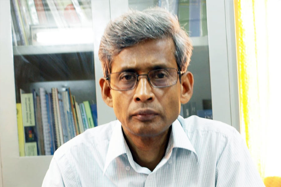 এর মধ্যেই প্রাথমিক শিক্ষা পর্ষদের সভাপতির ফাঁকা পদে কল্যাণী বিশ্ববিদ্যালয়ের সহ-উপাচার্য গৌতম পালকে নিয়োগ করা হয় রাজ্যের তরফে।