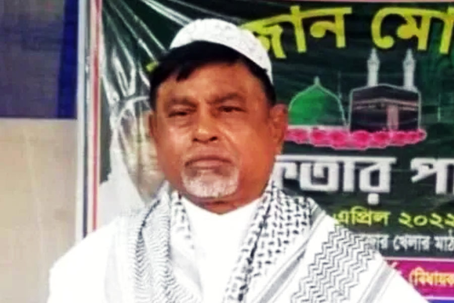 এ সবের মধ্যে বার বার সংবাদমাধ্যমের প্রতিও রোষ প্রকাশ করতে দেখা গিয়েছিল মানিককে। অভিব্যক্তিতে বুঝিয়েছিলেন, তাঁর অবস্থার জন্য প্রত্যক্ষ বা পরোক্ষ ভাবে সংবাদমাধ্যমই দায়ী। এমনকি, ‘‘আই অ্যাম রক্তাক্ত বাই প্রেস’’ বলেও মন্তব্য করতে শোনা গিয়েছিল মানিককে।