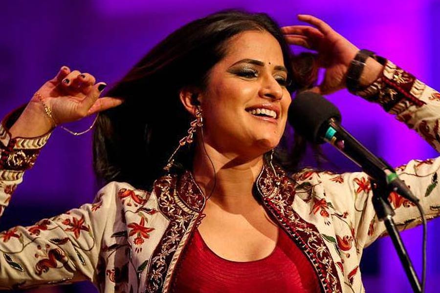 কেন্দ্রীয় মন্ত্রীকে লেখা চিঠিতে সই করেন গায়িকা সোনা মহাপাত্রও। তা ছাড়াও মডেল-তারকা র‌্যাচেল হোয়াইট, অভিনেত্রী সিমরান সুরি, শার্লিন চোপড়ার মতো তারকারাও সাজিদকে পর্দায় দেখতে চান না বলে প্রতিবাদ জানিয়েছেন। এই অভিনেত্রীদের অনেকেই অতীতে সাজিদের যৌন লালসার শিকার হয়েছিলেন বলে অভিযোগ।