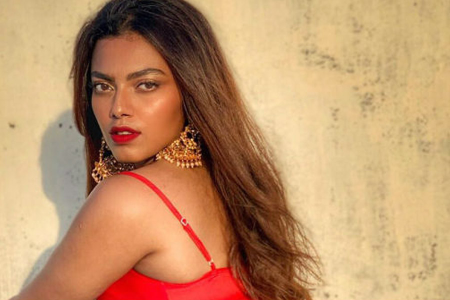 ‘মিটু’ আন্দোলনে সাজিদের বিরুদ্ধে অভিযোগ তুলেছিলেন মডেল-অভিনেত্রী পাওলা। ফিউশন লুক এবং স্কিনটোনের জন্য মুম্বইয়ে জনপ্রিয় তিনি। বিভিন্ন প্রসাধনী সংস্থার প্রচারের জন্য কাজও করেছেন পাওলা। নিজের ইনস্টাগ্রাম অ্যাকাউন্ট থেকে সাজিদের বিরুদ্ধে শারীরিক হেনস্থার অভিযোগ এনেছিলেন তিনি।