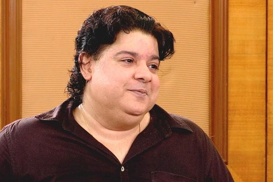 ঘরে ফিরে আসার পর নিজের যৌনাঙ্গও প্রদর্শন করেন বলে অভিযোগ জানান তিনি। সাজিদ সেই সাংবাদিককে শারীরিক হেনস্থাও করে বলে অভিযোগ করেন তিনি। ‘মিটু’ আন্দোলনের সময় সাজিদ খানের বিরুদ্ধে এই অভিযোগের মাধ্যমে সরব হন সাংবাদিক।