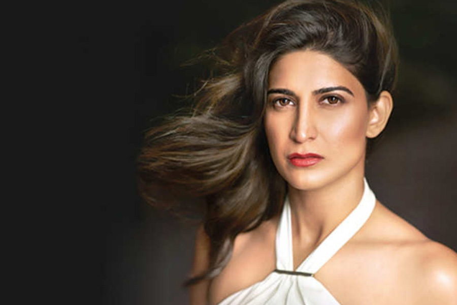 সালোনি পরিচালকের বিরুদ্ধে অভিযোগ আনলে মুখ খোলেন বলিউডের পরিচিত মুখ অহনা কুমরা। 