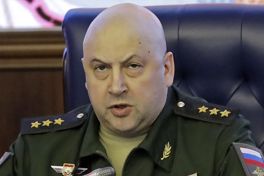 ১৯৬৬-তে সাইবেরিয়ার নোভোসিবির্স্ক শহরে জন্ম সের্গেইয়ের। গত জুনে তাঁকেই রাশিয়ার সাদার্ন মিলিটারি গ্রুপিংয়ের প্রধান করা হয়। রাশিয়ার সেনার এই অংশই ইউক্রেনে যুদ্ধ চালাচ্ছে।