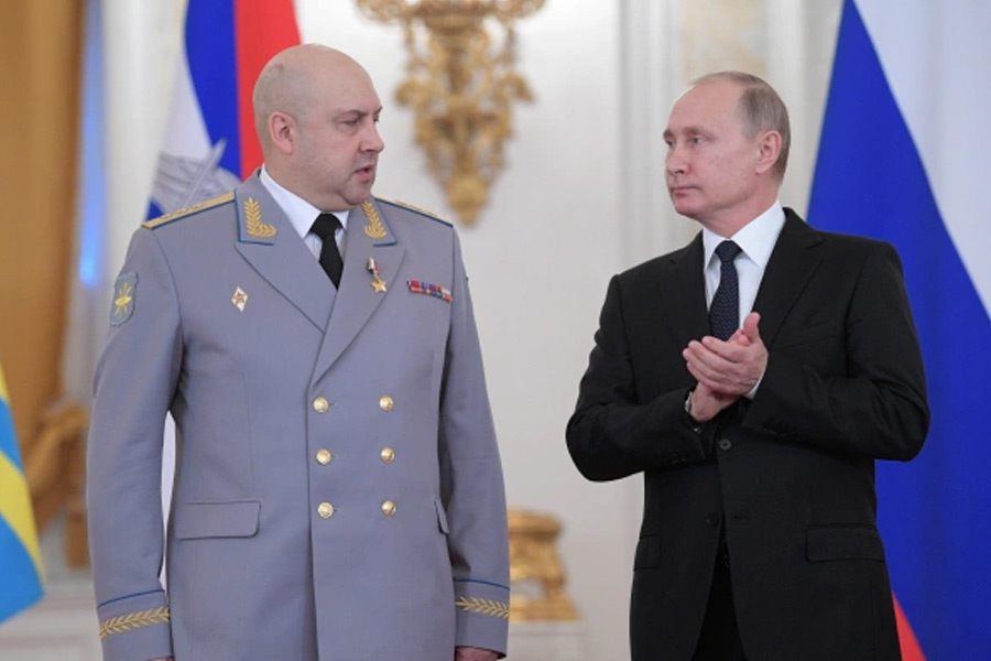 সিরিয়ায় আসাদের পক্ষ নিয়ে আইএসের বিরুদ্ধে যুদ্ধে নেমেছিল রাশিয়া। সেই সময় এই সের্গেইয়ের বিরুদ্ধে অভিযোগ ছিল, সিরিয়ার আলেপ্পো শহরে এমন বোমাবর্ষণ করেছিল রাশিয়া যে শহরটিই পুরোপুরি ধ্বংস হয়ে যায়।