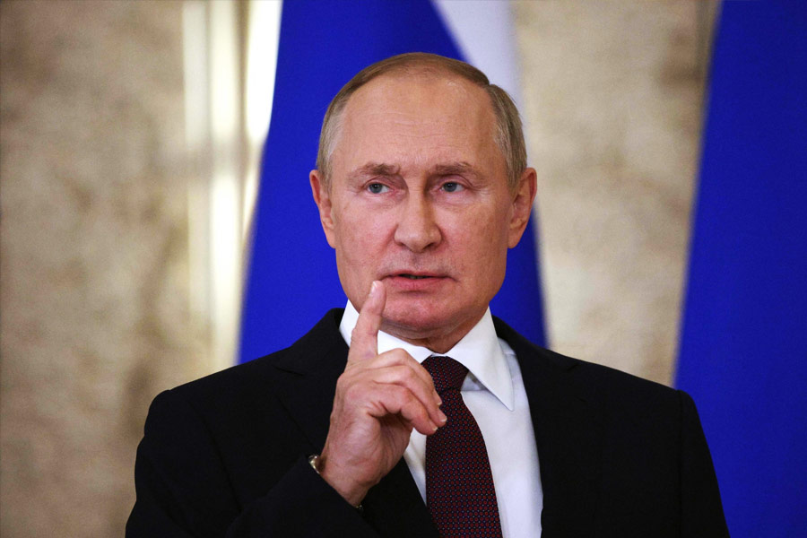 রাশিয়ার বাহিনী গত সেপ্টেম্বরেই উত্তর-পূর্ব খারকিভ এলাকার বহু অঞ্চল থেকে পিছু হঠতে বাধ্য হয়েছে। কিভ আগে দখল হয়ে যাওয়া একাধিক এলাকা পুনরাধিকার করেছে। যা রাশিয়ার সেনার কাছে বড় ধাক্কা হিসাবে দেখা হচ্ছে।