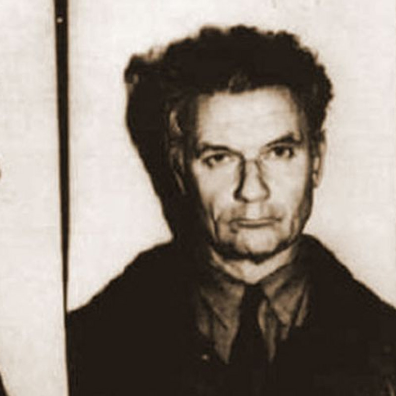 দ্বিতীয় বিশ্বযুদ্ধোত্তর টালমাটাল ইউরোপে নৃশংসতার কদর্য কাহিনি লিখেছিলেন আন্দ্রেই চিকালিতো। অন্তত বাহান্ন জন মহিলা ও শিশুকে খুন, যৌন নিগ্রহের দায়ে দোষী সাব্যস্ত হন তিনি। নৃশংস সিরিয়াল কিলার হিসাবে চিকালিতোর নাম ছড়িয়ে পড়ে বিশ্বের কোনায় কোনায়। 