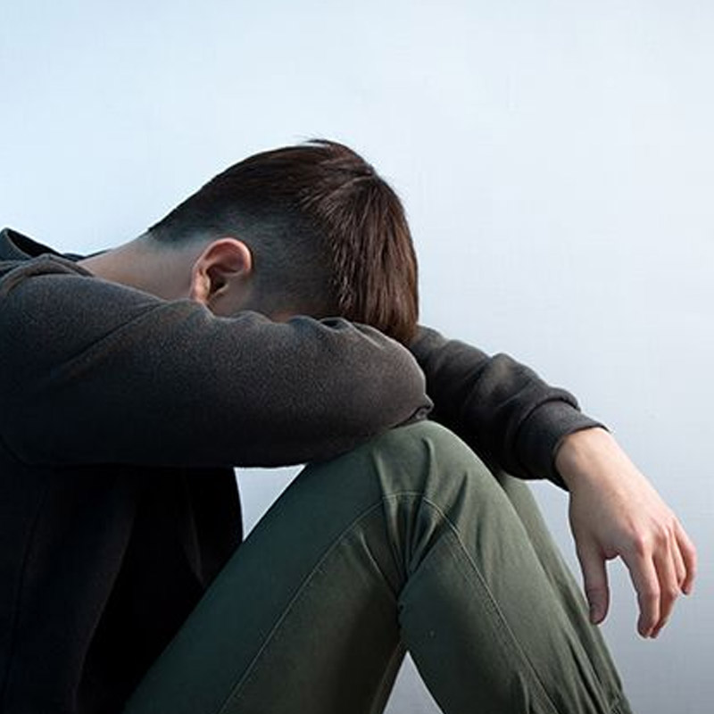 কৈশোর আর যৌবনের সন্ধিক্ষণে চিকালিতো আবিষ্কার করেন, তিনি যৌনতায় অক্ষম। সঙ্গীকে যৌনতৃপ্তি দেওয়ার ক্ষমতা তাঁর নেই। এই কারণেই তাঁর প্রেমের সম্পর্ক বেশি দিন টেকেনি। 