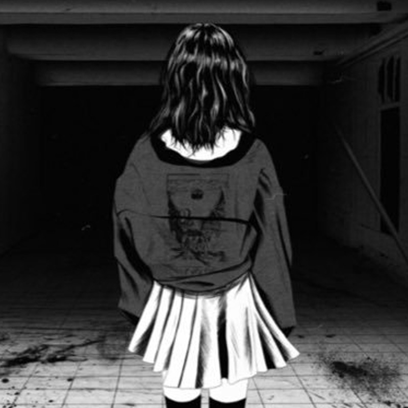 তিনি নিজেই পরে স্বীকার করেছেন, ছোট ছোট মেয়েদের নগ্ন অবস্থায় দেখতে ইচ্ছা করত তাঁর। আড়ালে লুকিয়ে সেই সুযোগ খুঁজতেন। দিন দিন তাঁর বিরুদ্ধে অভিযোগের পাহাড় জমতে থাকে। স্কুলের চাকরি হারান চিকালিতো। 