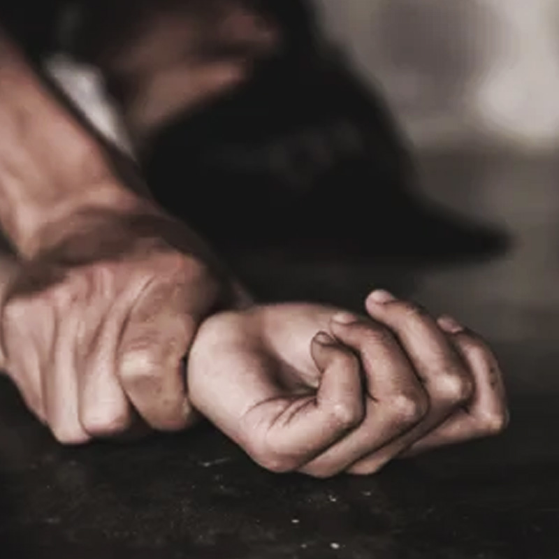 ১৯৭৮ সালে প্রথম খুনটি করেন চিকালিতো। ৯ বছরের এক শিশুর উপর প্রথমে অতৃপ্ত যৌন চাহিদা মেটানোর চেষ্টা করেন। তা না পেরে মেয়েটির পেটে তিন বার কোপ মারেন। তার পর শ্বাসরোধ করে দেহ ফেলে দেন নদীর জলে। 