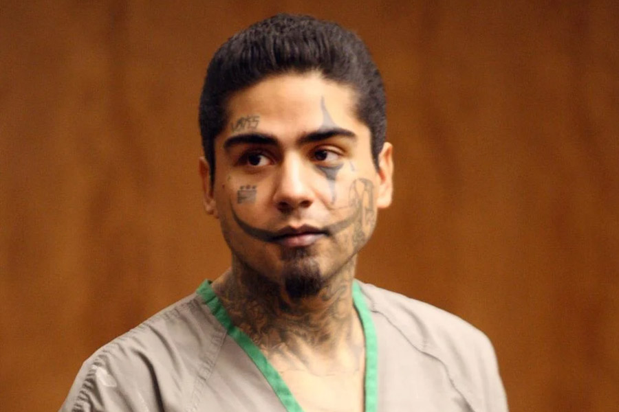 স্বঘোষিত ‘শয়তানের উপাসক’ ওসুনা অনেক দিন ধরে নজরে আসার চেষ্টা করলেও ২০১১ সালে ইভেটকে খুন করার পরই তিনি প্রকৃতপক্ষে সংবাদমাধ্যমের শিরোনামে উঠে আসেন।