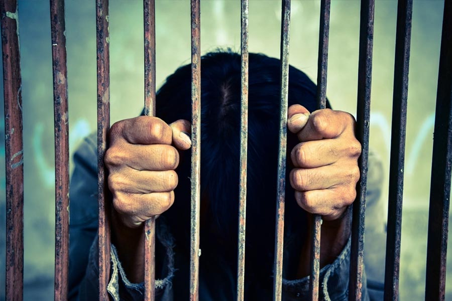 এর পর থেকে মাঝেমধ্যেই বিভিন্ন অপরাধের জন্য বেশ কয়েক বার জেলে থাকতে হয় ওসুনাকে। এর পর ইভেটকে খুনের অভিযোগে তাঁকে ২০১১ সালে গ্রেফতার করা হয়। গ্রেফতারের পর ওসুনা দাবি করেন, ইভেটের মৃত্যুর আগে তাঁর সঙ্গে দেখা হলেও তিনি ইভেটকে খুন করেননি।