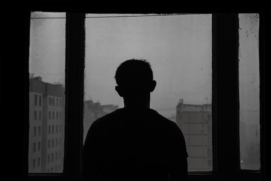 মেয়ে বড় হওয়ার সঙ্গে তার পড়াশোনার খরচও বাড়ে। এক সময়ে মেয়ের পড়াশোনার খরচ জোগাড় করতে রীতিমতো হিমসিম খেতে হচ্ছিল বাবাকে।