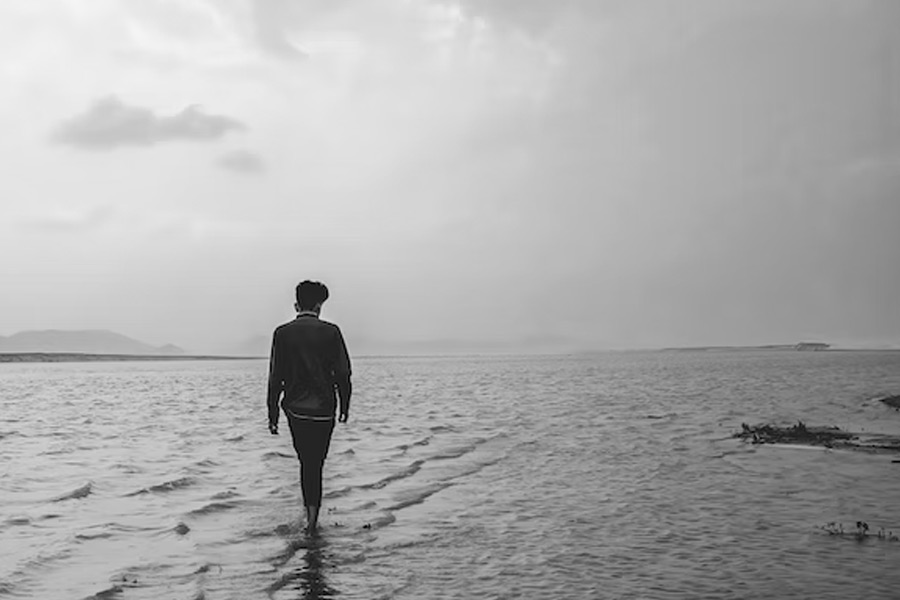 বাবাও নাছোড়বান্দা। ঠিক করেন মেয়ের পড়াশোনা চালিয়ে নিয়ে যেতে যা করতে হয় তিনি তাই করবেন।