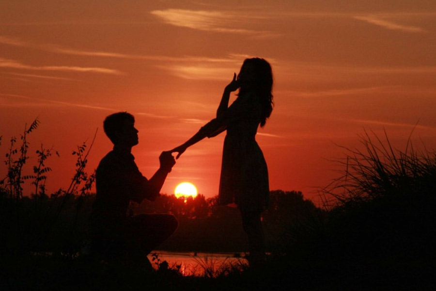 কিন্তু তিনি জানতেন না তাঁর পড়াশোনায় ভাল মেয়ের মনে সেই মুহূর্তে এক জন প্রেমিক জায়গা করে নিয়েছে। প্রেমিকের সঙ্গে অনেক দিন ধরেই চুটিয়ে প্রেম করছিলেন তিনি।