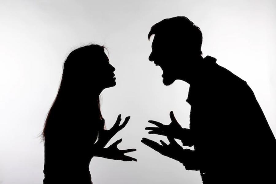 এর কিছু দিনের মধ্যেই মেয়ে এবং তার প্রেমিকের সম্পর্কে টানাপড়েন শুরু হয়। মেয়েটিকে ছেড়ে  চলে যায় তার প্রেমিক।