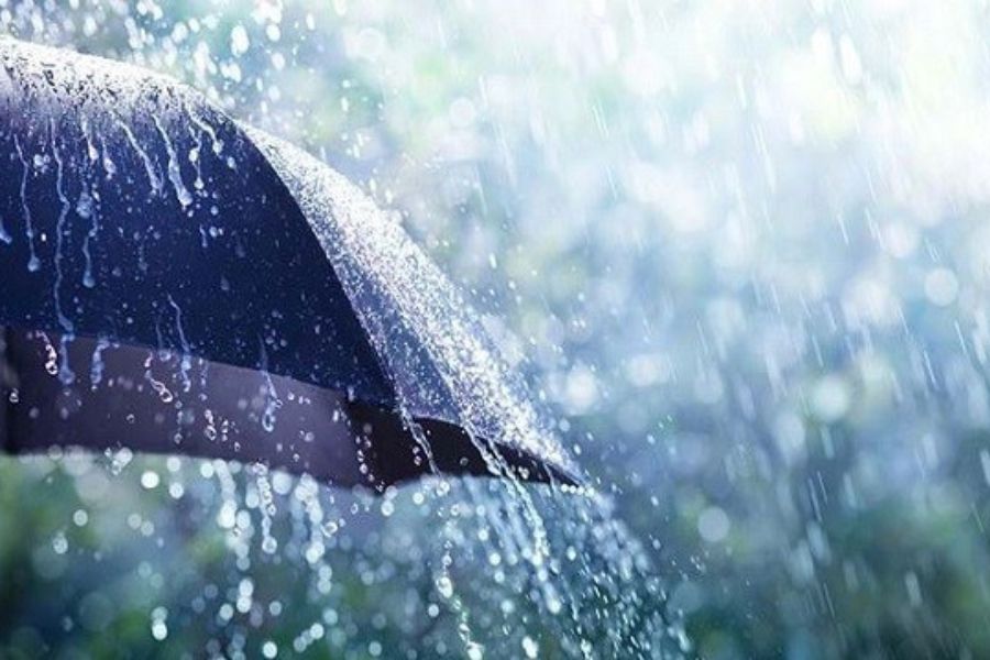 যদিও শেষ কয়েক বছরের পরিসংখ্যান বলছে, অক্টোবর মাসের এই সময়টায় কম-বেশি বৃষ্টি হয়ই। তবে যেহেতু এই বছর পুজো অনেকটা এগিয়ে এসেছে, তাই পুজোতেও বর্ষা চোখ রাঙাবে।