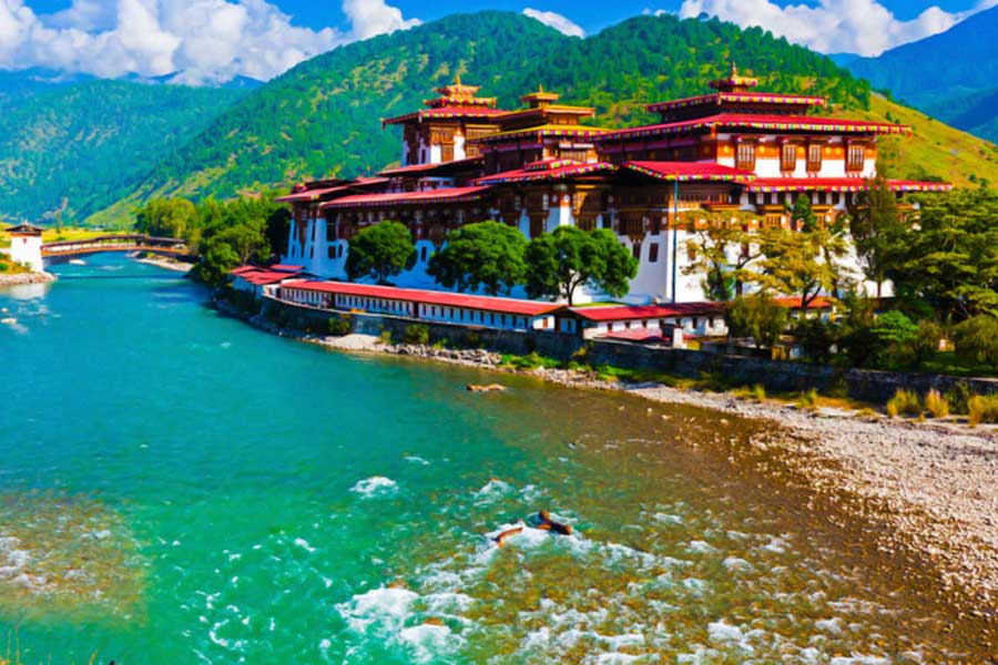 তার ঠিক এক বছর পর ২০২১ সালের জুলাই মাসে ভুটানে চালু হয় ভারতীয় ইউপিআই, রুপে কার্ড এবং ডিজিটাল মাধ্যমে টাকা লেনদেনের যাবতীয় পেমেন্ট সিস্টেম।