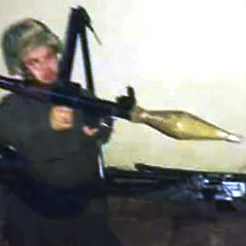 ‘জেহাদি লিটল জন’ নামে পরিচিত এই অত্যন্ত বিপজ্জনক জঙ্গি আইএসে যোগদানের সময় নিজের স্বল্প উচ্চতার কথা জানাননি। পাছে কম উচ্চতার কারণে আবেদনপত্রই বাতিল হয়ে যায়। 