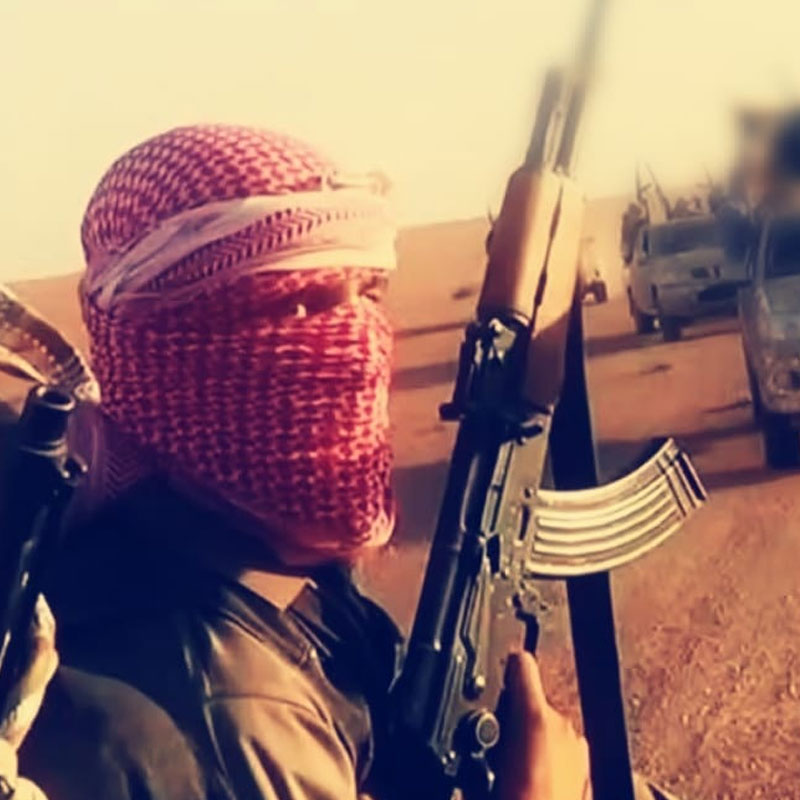 বর্তমানে সেনার আগ্রাসী অভিযানের মুখে পড়ে খানিক গুটিয়ে রয়েছে আইএস। কিন্তু এই সময়ের মধ্যে আরও ভয়াবহ জঙ্গিদের প্রস্তুতি চলছে না তার নিশ্চয়তা দিচ্ছেন না বিশেষজ্ঞরাও।