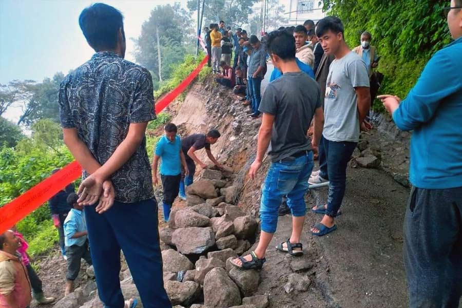 সিকিমে নেমেছে ধস।