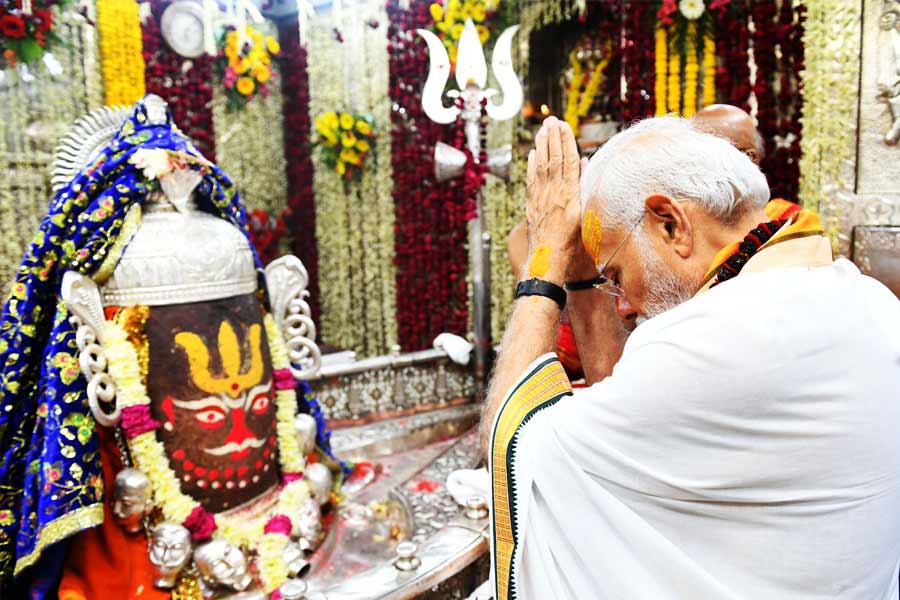 শিবলিঙ্গটি দক্ষিণ দিকে মুখ করে রয়েছে বলে, মনে করা হয় দক্ষিণ হল মৃত্যুর দিক।